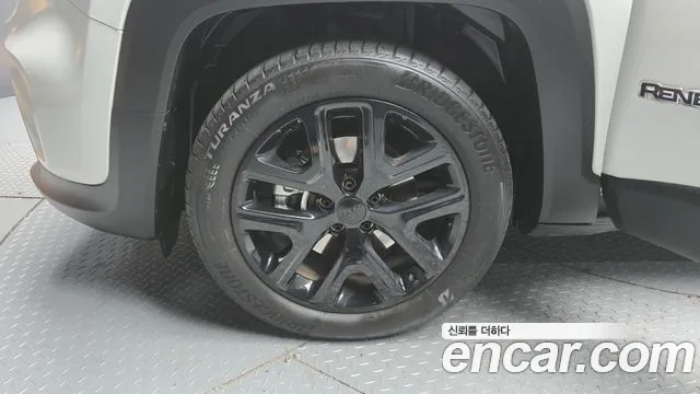 Jeep Renegade — Фото автомобиля 5