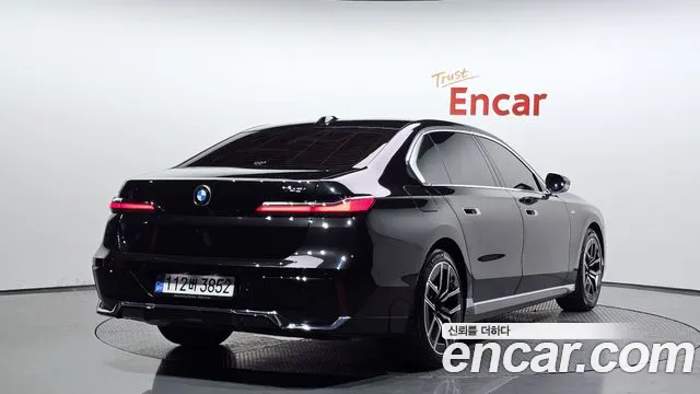 BMW 7-Series 7 серия (G70) 740i sDrive M Sport — Фото автомобиля 2
