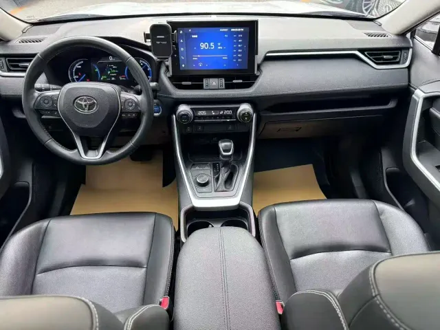 Toyota RAV4 — Фото автомобиля 6