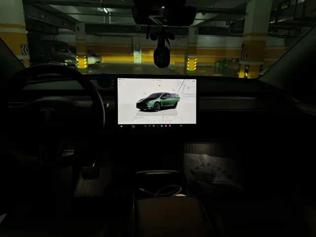 Tesla Model Y — Фото автомобиля 6