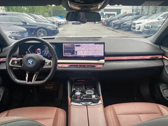 BMW i5 — Фото автомобиля 7