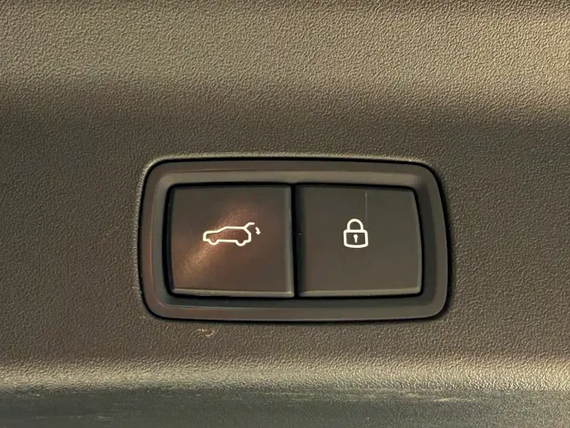 Li Auto L8 — Фото автомобиля 14