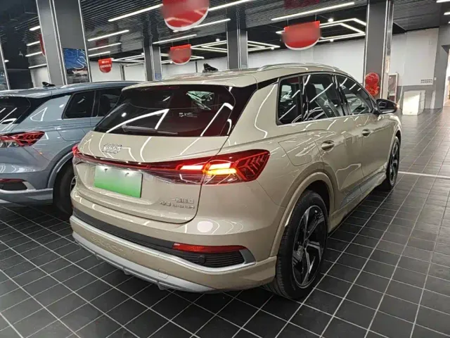 Audi Q4 e-tron — Фото автомобиля 6