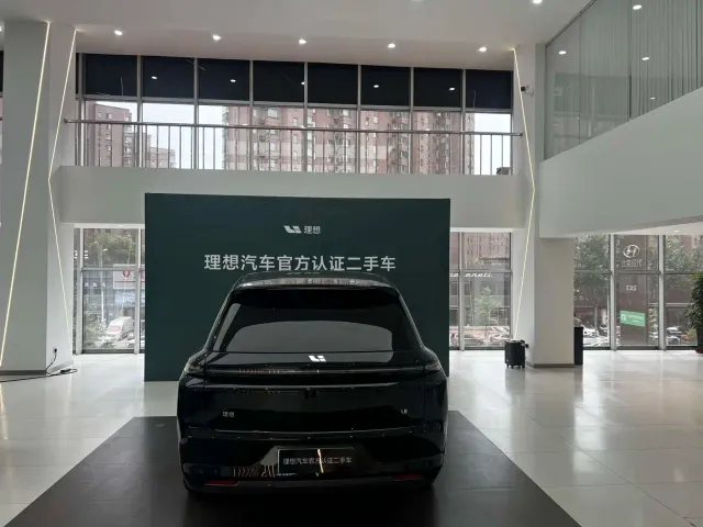 Li Auto L8 — Фото автомобиля 7