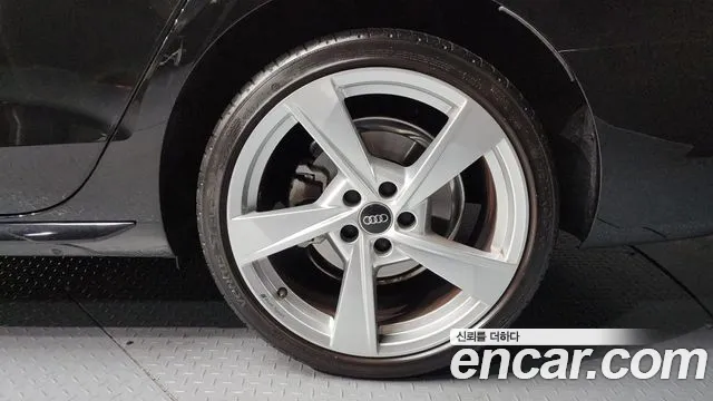 Audi A4 40 TDI quattro Premium — Фото автомобиля 5