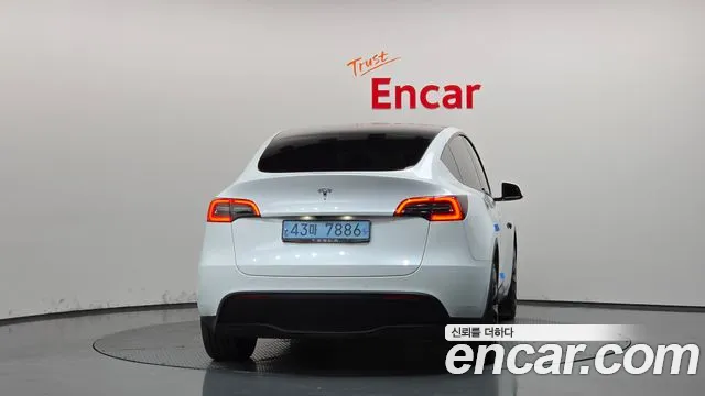 Tesla Model Y — Фото автомобиля 4