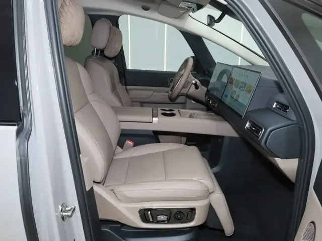 Li Auto MEGA — Фото автомобиля 14