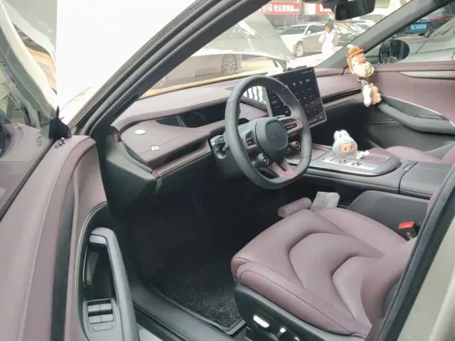 Xiaomi SU7 — Фото автомобиля 17