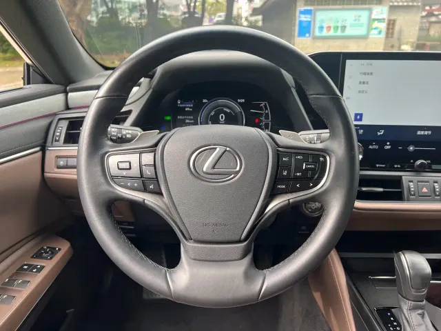 Lexus ES — Фото автомобиля 24
