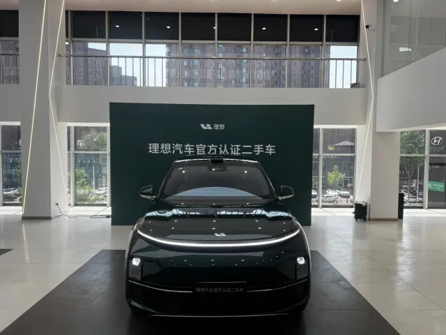 Li Auto L9 — Фото автомобиля 6