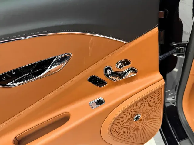 Bentley Flying Spur — Фото автомобиля 13