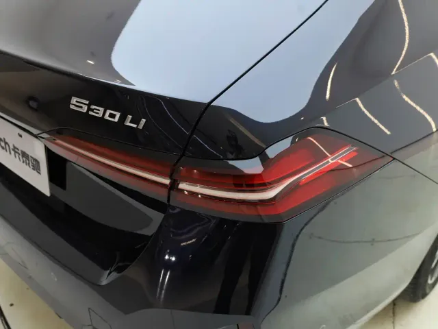 BMW 5 Series — Фото автомобиля 7