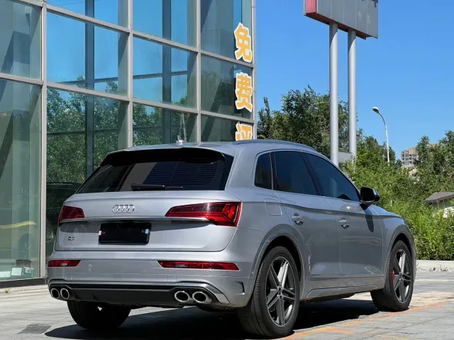 Audi SQ5 — Фото автомобиля 11