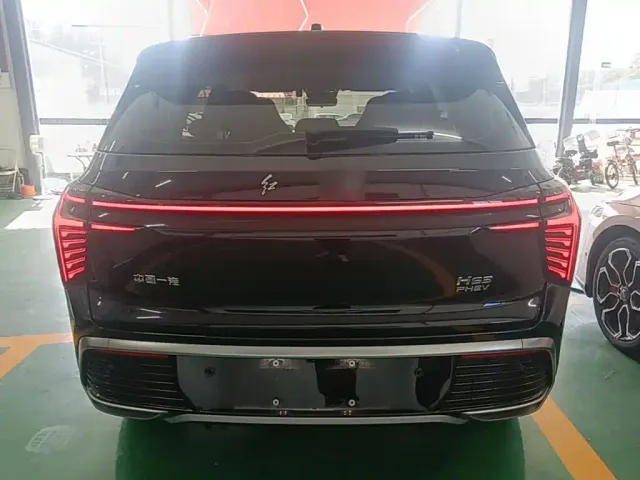 Hongqi HS3 PHEV — Фото автомобиля 5