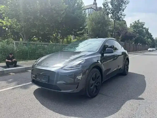 Фотография автомобиля — Tesla Model Y