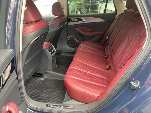 Hongqi H5 — Фото автомобиля 13