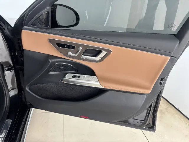 Mercedes-Benz E-Class — Фото автомобиля 24