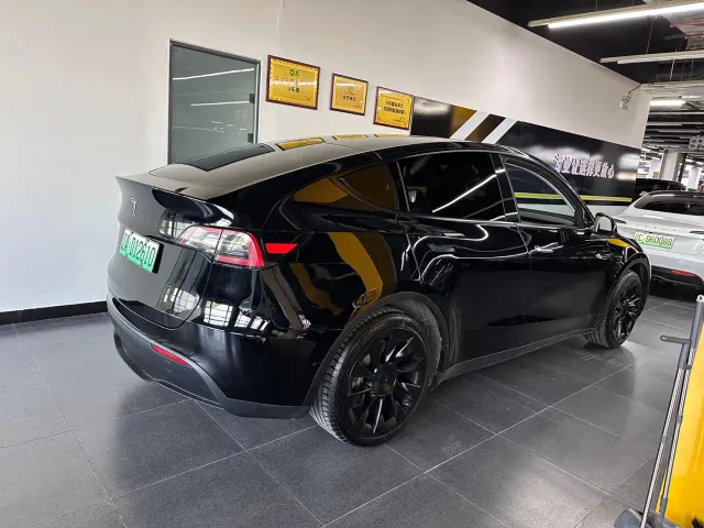 Tesla Model Y — Фото автомобиля 5