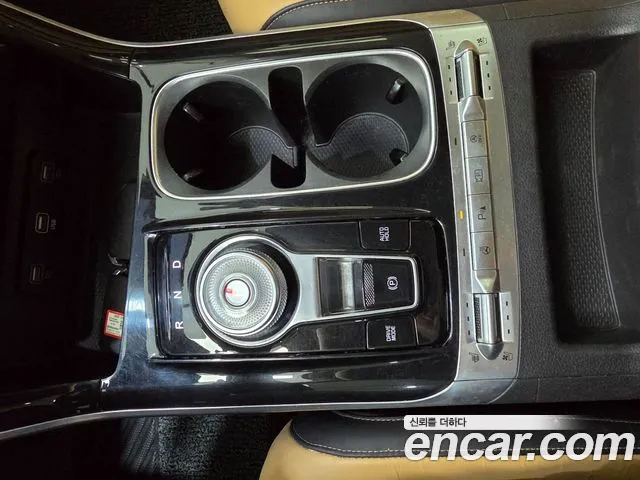 Kia Carnival Generation 4 — Фото автомобиля 17