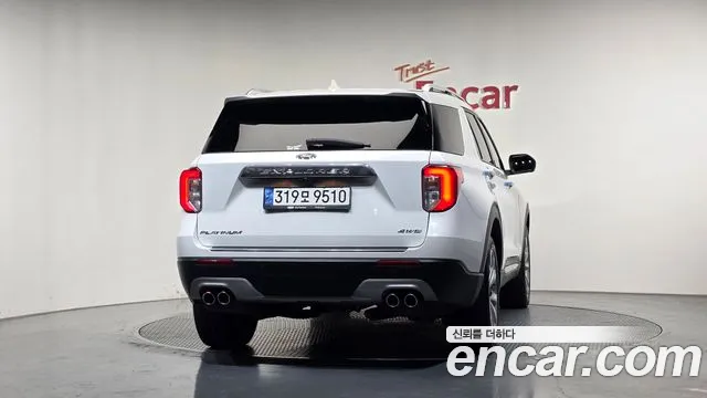 Ford Explorer — Фото автомобиля 4