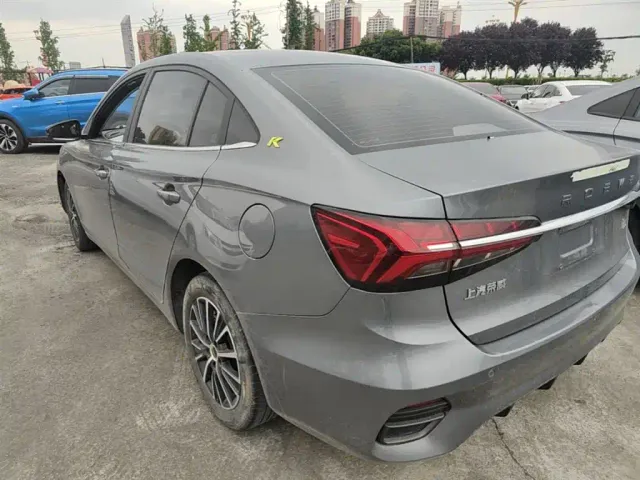 Roewe i5 — Фото автомобиля 4