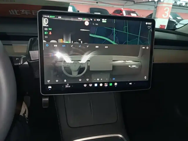 Tesla Model 3 — Фото автомобиля 12