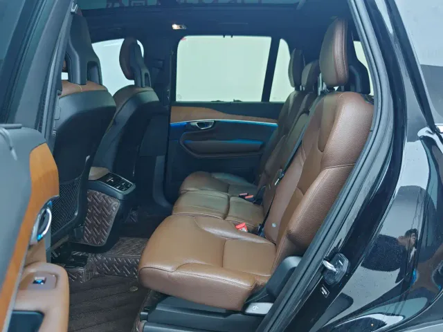 Volvo XC90 — Фото автомобиля 4