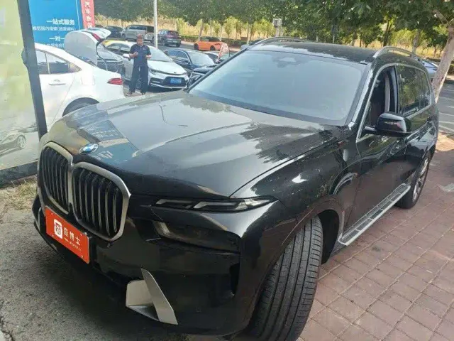 Фотография автомобиля — BMW X7