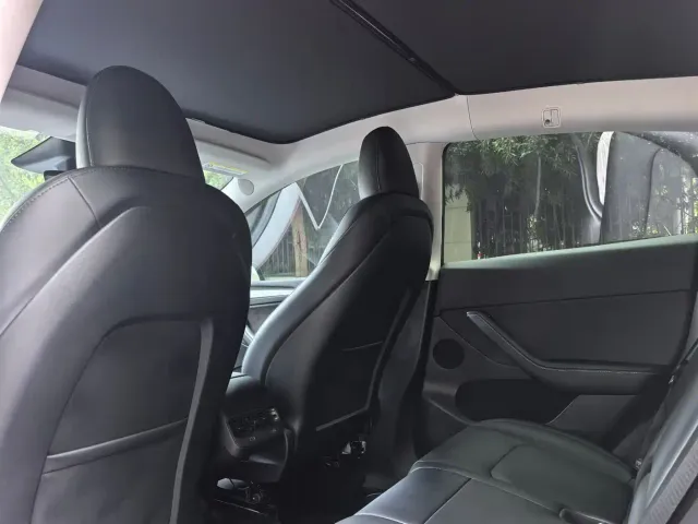 Tesla Model Y — Фото автомобиля 6