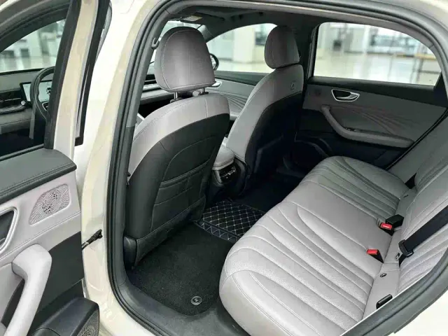 Roewe Roewe M7 DMH 2025 Base — Фото автомобиля 15