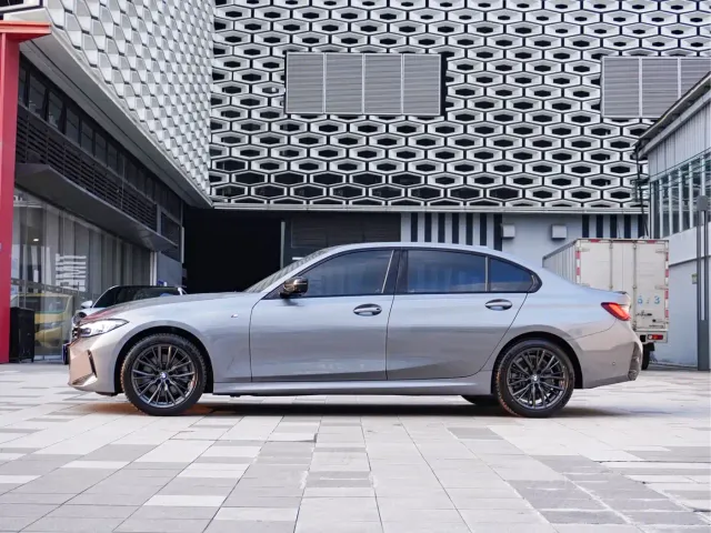 BMW 3 Series — Фото автомобиля 2