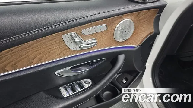 Mercedes-Benz E-Class — Фото автомобиля 19