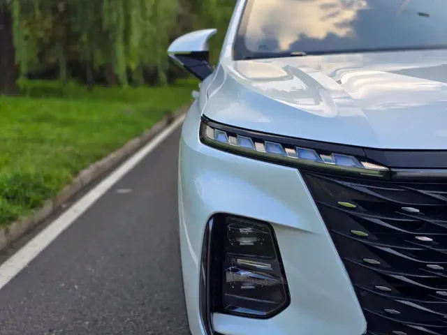 Roewe Roewe RX5 MAX 2022 1.5T Auto Promising Luxury Edition — Фото автомобиля 8