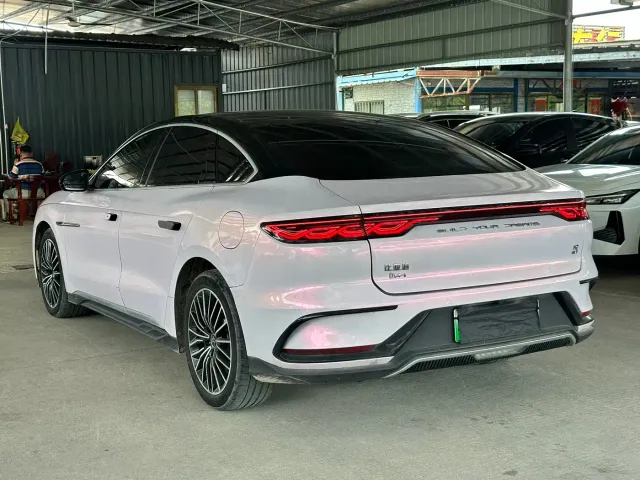 BYD Han — Фото автомобиля 15