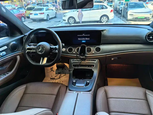 Mercedes-Benz E-Class — Фото автомобиля 8
