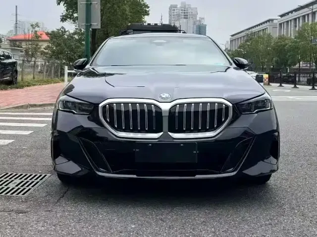 BMW 5 Series — Фото автомобиля 2