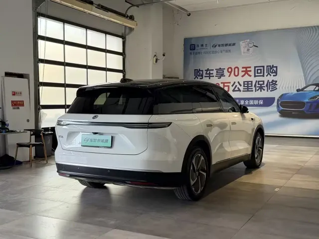 Nio ES8 — Фото автомобиля 9