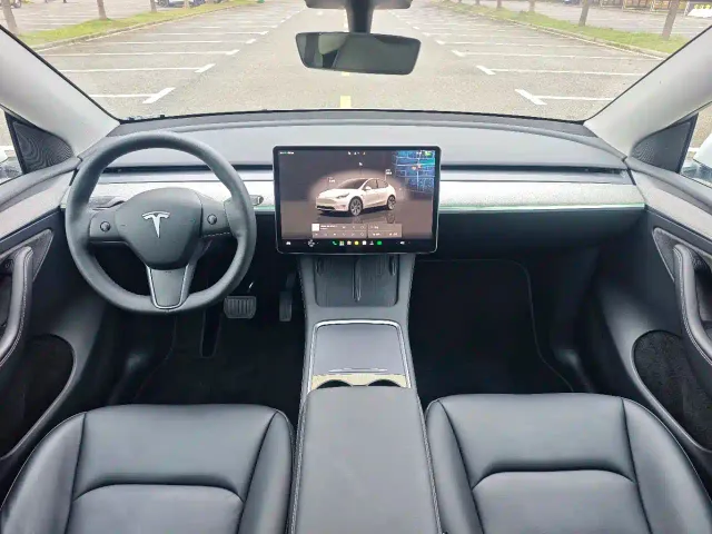 Tesla Model Y — Фото автомобиля 5