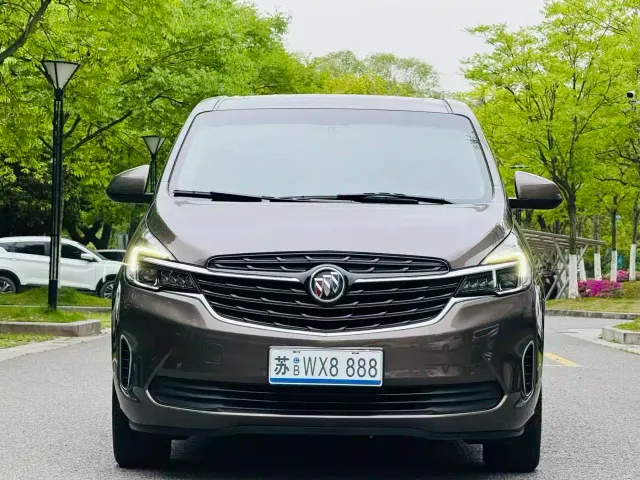 Buick GL8 — Фото автомобиля 3