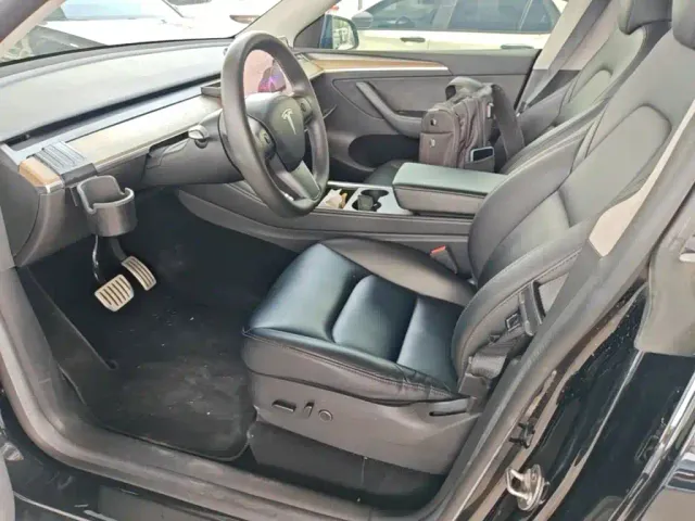 Tesla Model Y — Фото автомобиля 14