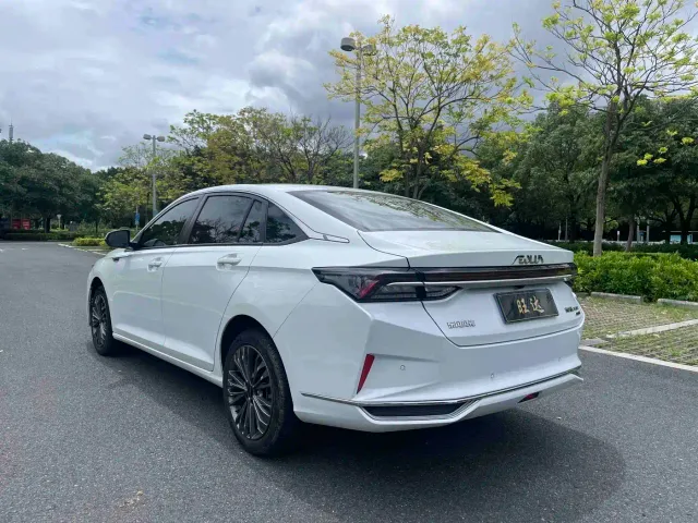 Dongfeng Yixuan MAX — Фото автомобиля 5