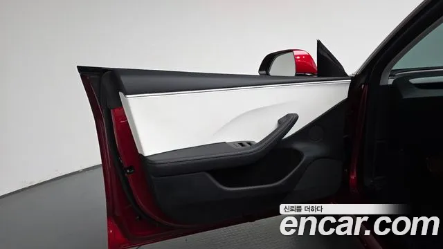 Tesla Model 3 — Фото автомобиля 13