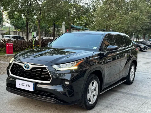 Фотография автомобиля — Toyota Highlander