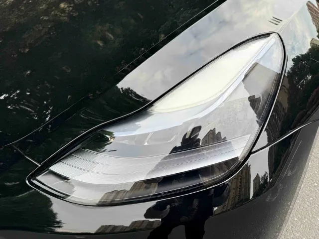 Tesla Model Y — Фото автомобиля 3