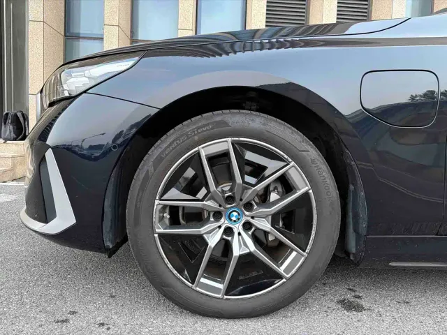 BMW i5 — Фото автомобиля 6