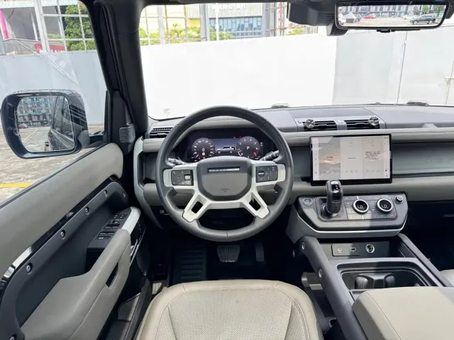 Land Rover Defender — Фото автомобиля 5