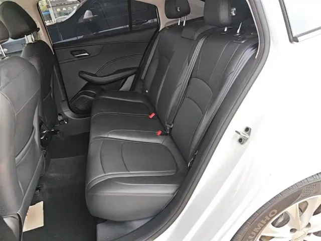 Roewe i5 — Фото автомобиля 16