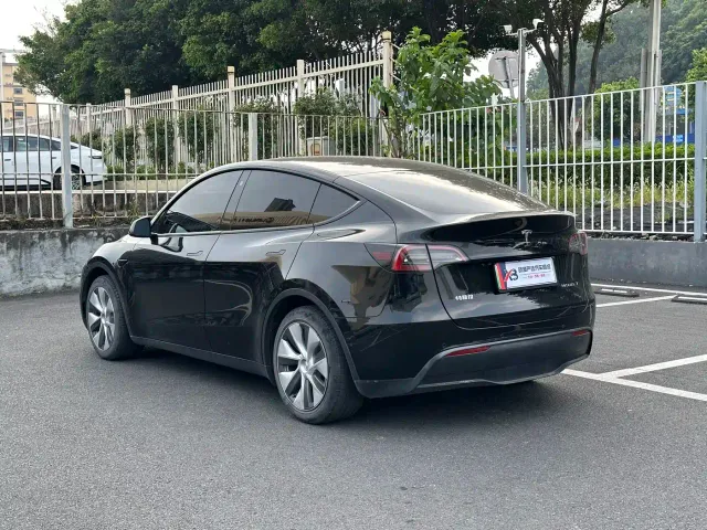 Tesla Model Y — Фото автомобиля 5