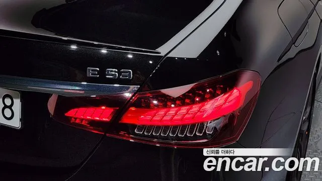 Mercedes-Benz E-Class — Фото автомобиля 23
