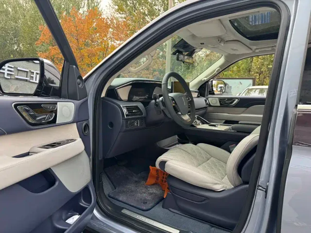 Lincoln Navigator One — Фото автомобиля 5